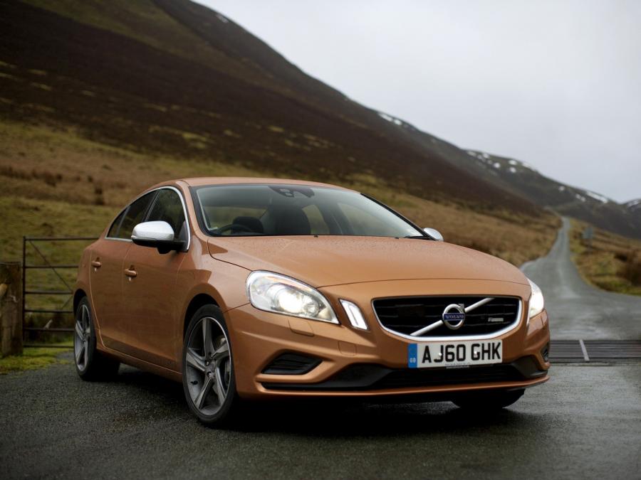  Volvo S60 R-Design 2010 года  (UK) (фото 5 из 12)